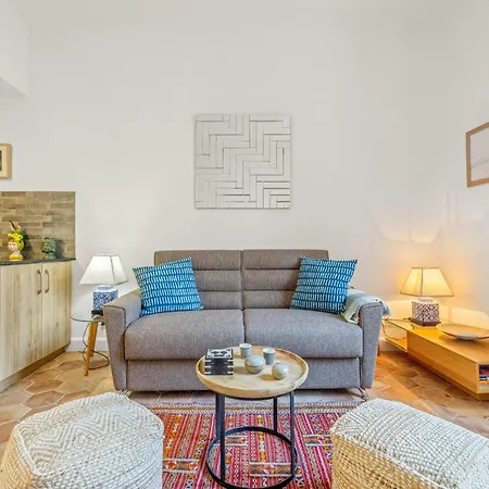 Ref 2038 - - Superb Fully Renovated One-bedroom Apartamento *