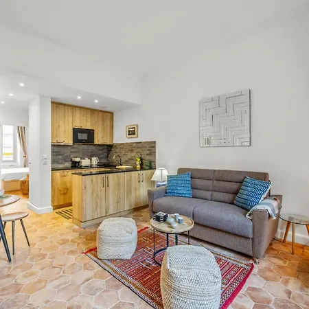 Apartamento Ref 2038 - - Superb Fully Renovated One-bedroom Cannes