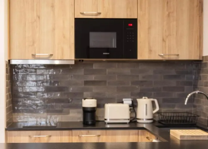 Apartamento Ref 2038 - - Superb Fully Renovated One-bedroom