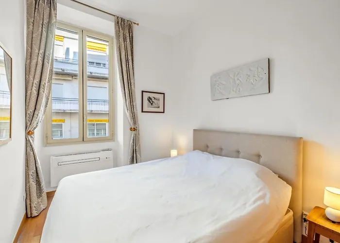 Apartamento Ref 2038 - - Superb Fully Renovated One-bedroom Cannes