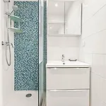Ref 2038 - - Superb Fully Renovated One-bedroom شقة كان