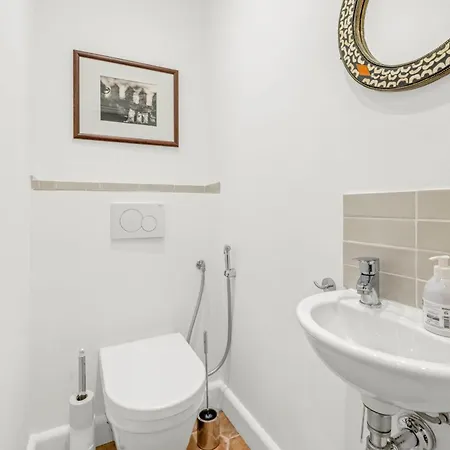 Ref 2038 - - Superb Fully Renovated One-bedroom Apartmán Cannes