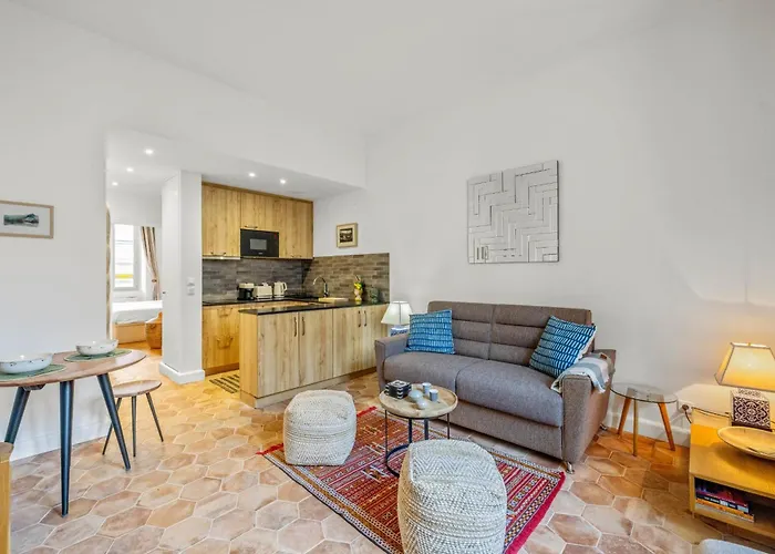 Апартаменты Ref 2038 - - Superb Fully Renovated One-bedroom Канны