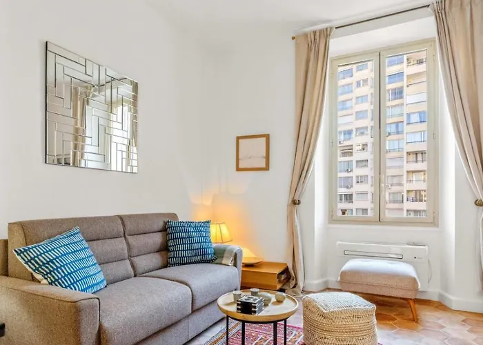 Ref 2038 - - Superb Fully Renovated One-bedroom Cannes