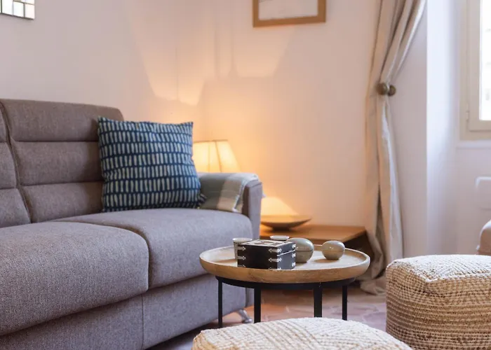 Ref 2038 - - Superb Fully Renovated One-bedroom Апартаменты *