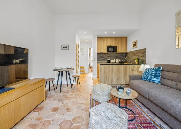 Lägenhet Ref 2038 - - Superb Fully Renovated One-bedroom Cannes