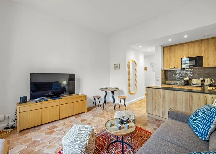 Апартаменты Ref 2038 - - Superb Fully Renovated One-bedroom