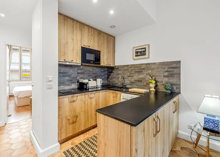 Lägenhet Ref 2038 - - Superb Fully Renovated One-bedroom