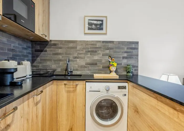 Апартаменты Ref 2038 - - Superb Fully Renovated One-bedroom