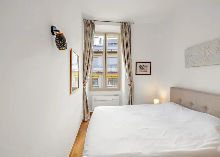 Апартаменты Ref 2038 - - Superb Fully Renovated One-bedroom *