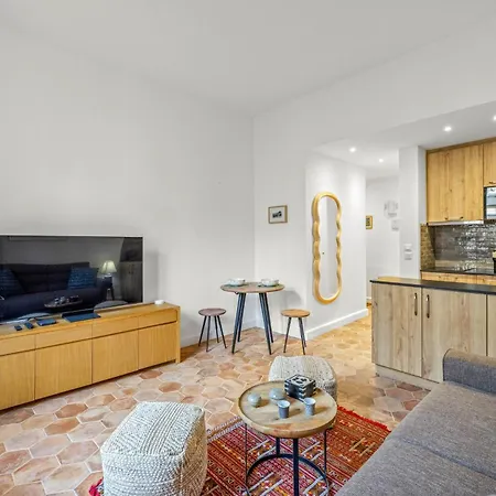 Appartement Ref 2038 - - Superb Fully Renovated One-bedroom