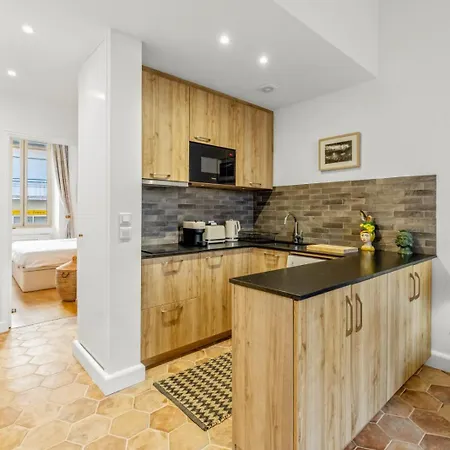 Ref 2038 - - Superb Fully Renovated One-bedroom * كان