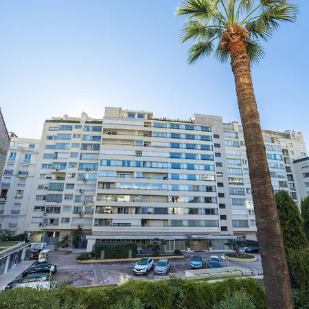 Apartmán Ref 2038 - - Superb Fully Renovated One-bedroom *