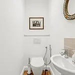Апартаменты Ref 2038 - - Superb Fully Renovated One-bedroom